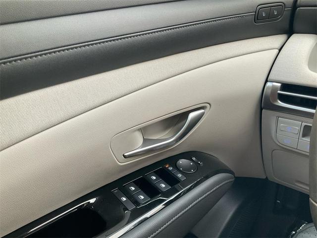 Photo of 2025 Phantom Black Hyundai TUCSON