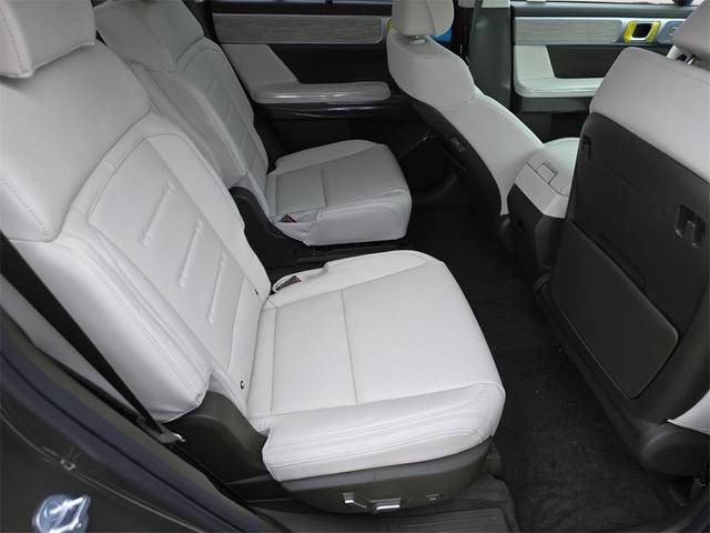 Photo of 2025 Green Hyundai SANTA FE