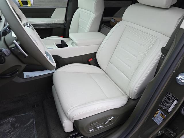 Photo of 2025 Green Hyundai SANTA FE