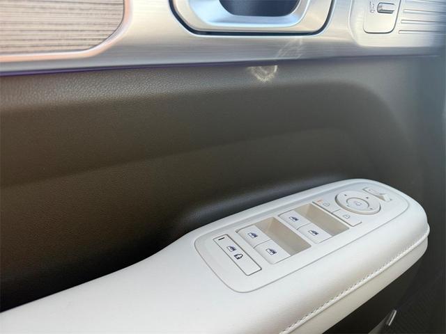 Photo of 2025 Phantom Black Hyundai SANTA FE
