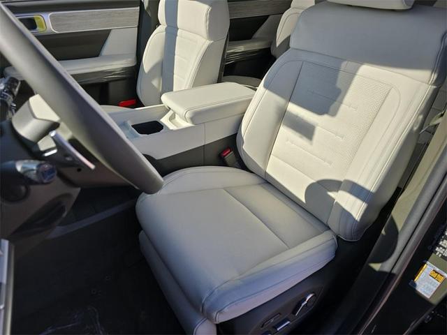 Photo of 2025 Green Hyundai SANTA FE