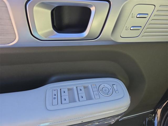 Photo of 2025 Green Hyundai SANTA FE