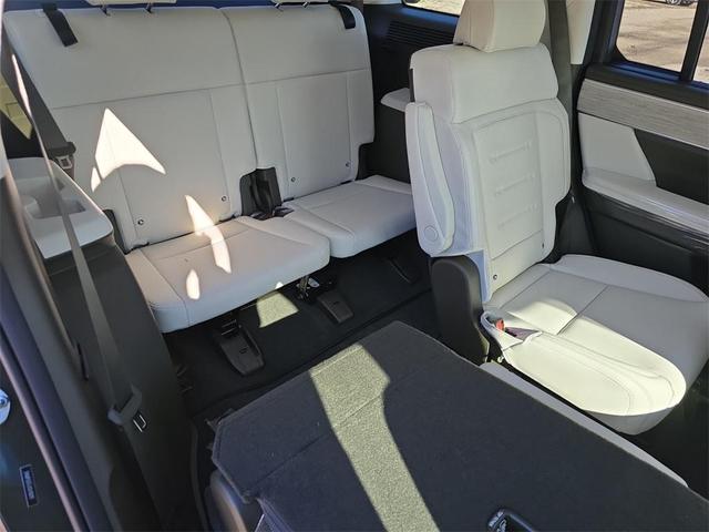 Photo of 2025 Green Hyundai SANTA FE