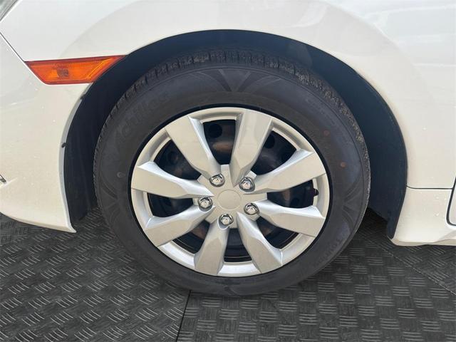 Photo of 2019 White Orchid Pearl Honda Civic