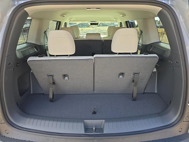 Photo of 2025 Shimmering Silver Pearl Hyundai SANTA FE