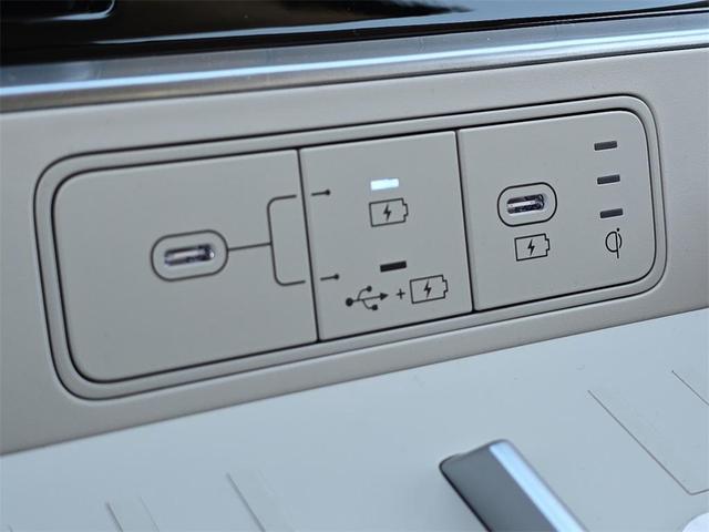 Photo of 2025 Shimmering Silver Pearl Hyundai SANTA FE