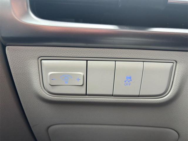 Photo of 2025 Shimmering Silver Hyundai TUCSON
