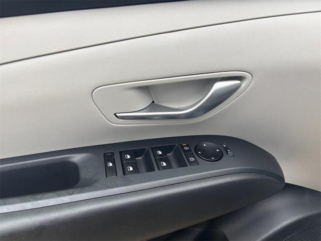 Photo of 2025 Shimmering Silver Hyundai TUCSON