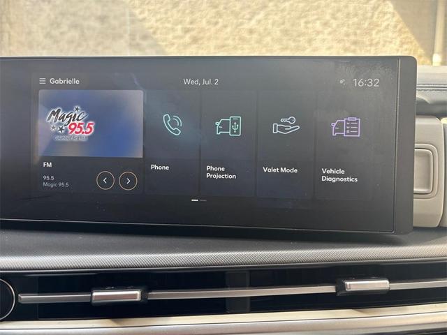 Photo of 2024 White Hyundai SANTA FE