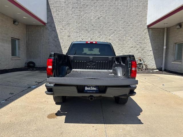 Photo of 2017 Graphite Metallic Chevrolet Silverado 1500