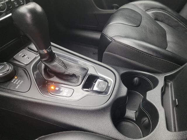 Photo of 2023 Bright White Clearcoat Jeep Cherokee