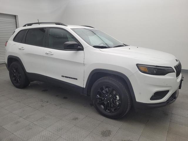 Photo of 2023 Bright White Clearcoat Jeep Cherokee