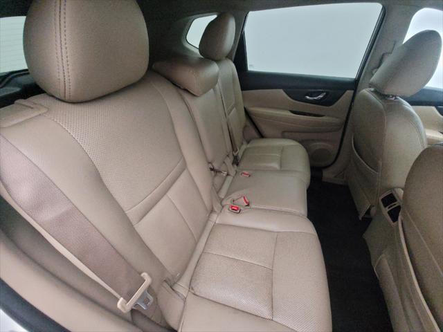 Photo of 2017 White Nissan Rogue