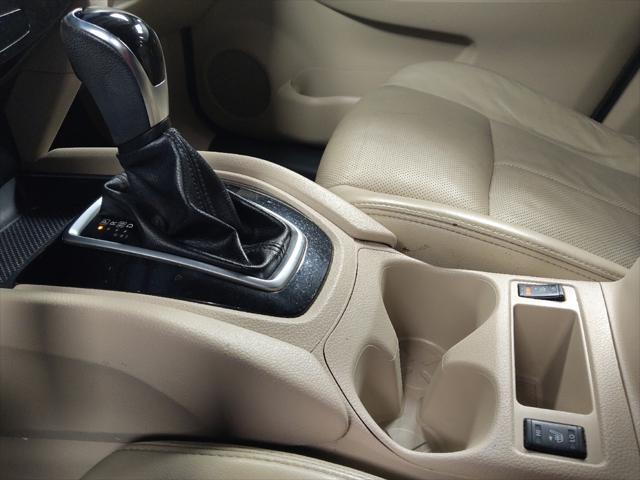Photo of 2017 White Nissan Rogue