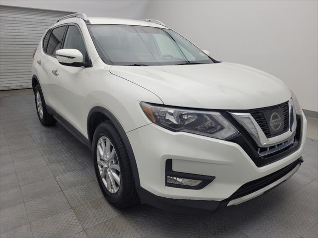 Photo of 2017 White Nissan Rogue