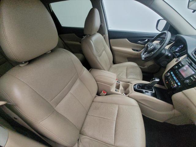 Photo of 2017 White Nissan Rogue