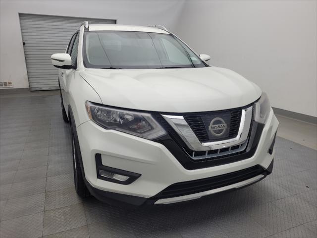Photo of 2017 White Nissan Rogue