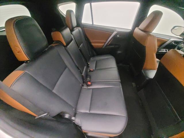 Photo of 2017 Super White Toyota RAV4