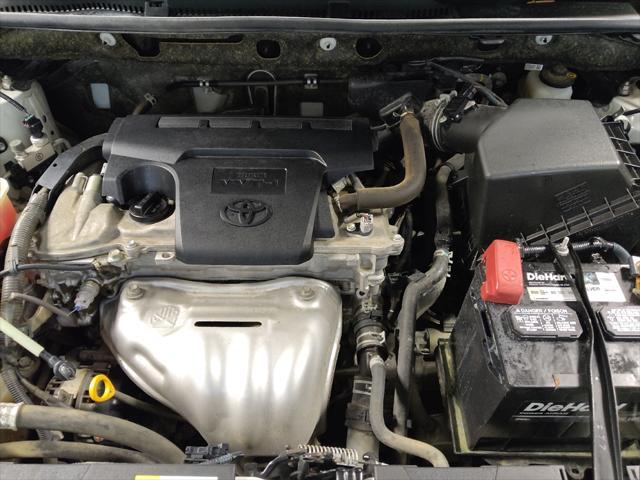 Photo of 2017 Super White Toyota RAV4