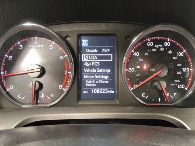 Photo of 2017 Super White Toyota RAV4