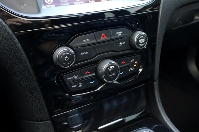 Photo of 2020 Granite Crystal Metallic Clearcoat Chrysler 300