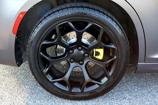Photo of 2020 Granite Crystal Metallic Clearcoat Chrysler 300