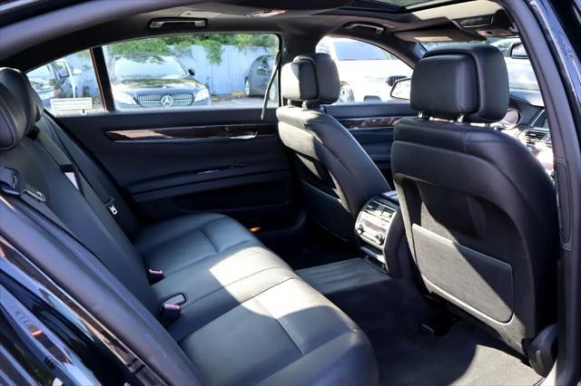 Photo of 2014 BLACK BMW 750