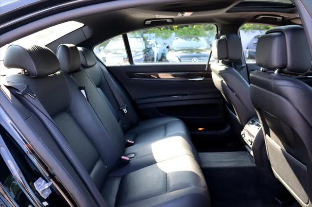 Photo of 2014 BLACK BMW 750
