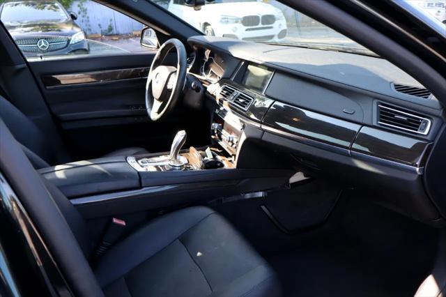 Photo of 2014 BLACK BMW 750