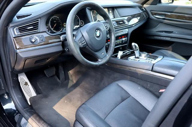 Photo of 2014 BLACK BMW 750