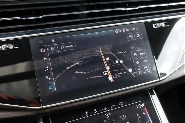 Photo of 2019 Carrara White Audi Q8