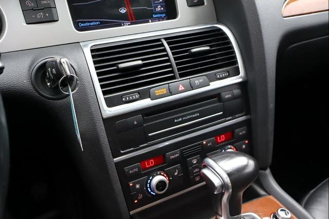 Photo of 2015 WHITE Audi Q7