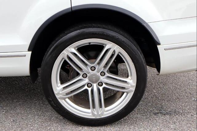 Photo of 2015 WHITE Audi Q7