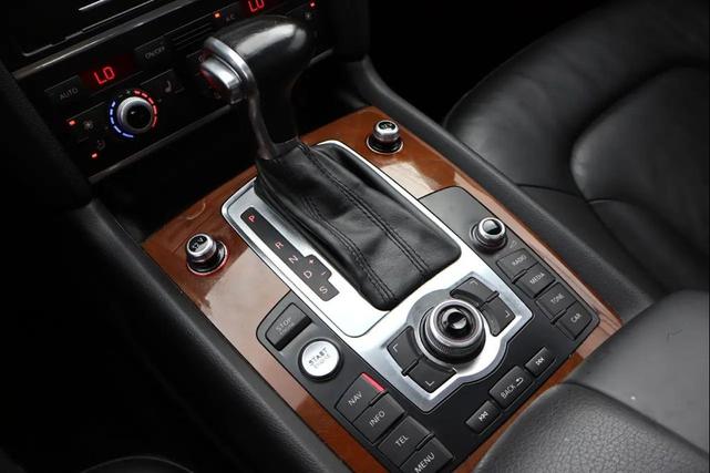 Photo of 2015 WHITE Audi Q7