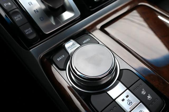 Photo of 2017 Casablanca White Genesis G90