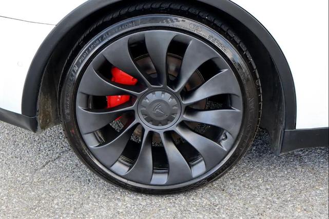 Photo of 2022 Pearl White Multi-Coat Tesla Model Y