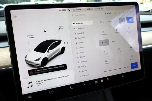 Photo of 2022 Pearl White Multi-Coat Tesla Model Y