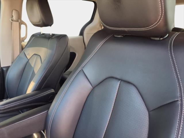 Photo of 2023 Ceramic Gray Clearcoat Chrysler Pacifica Hybrid