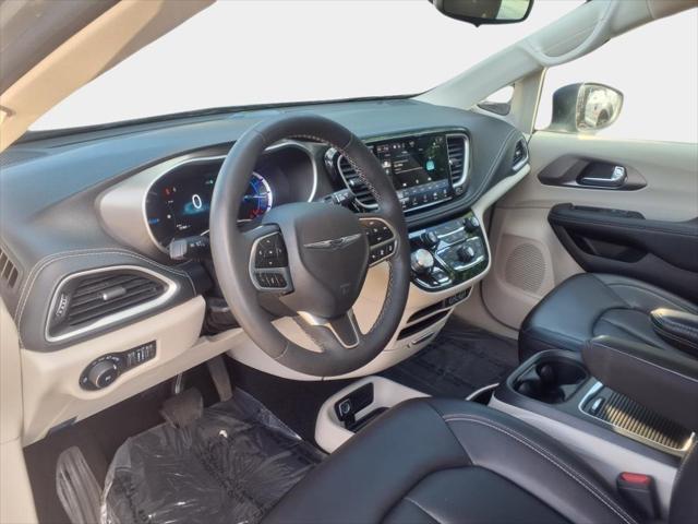 Photo of 2023 Ceramic Gray Clearcoat Chrysler Pacifica Hybrid