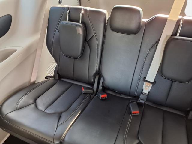 Photo of 2023 Ceramic Gray Clearcoat Chrysler Pacifica Hybrid