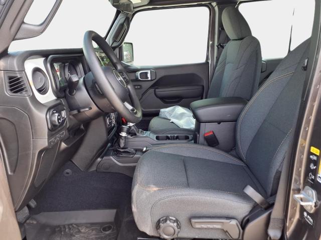 Photo of 2025 Granite Crystal Metallic Clearcoat Jeep Gladiator