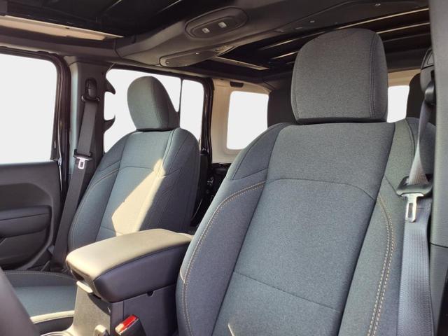 Photo of 2025 Black Clearcoat Jeep Wrangler