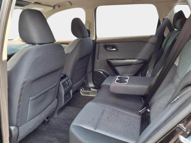 Photo of 2022 Super Black Nissan Rogue
