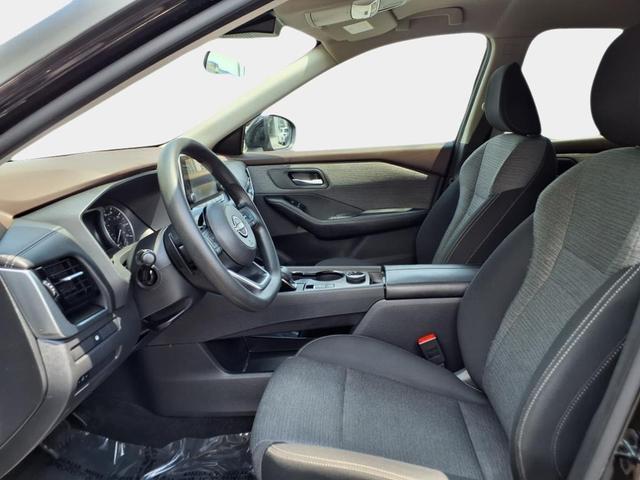 Photo of 2022 Super Black Nissan Rogue