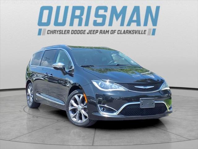 Photo of 2018 Brilliant Black Crystal Pearlcoat Chrysler Pacifica