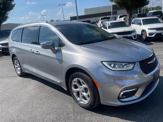 Photo of 2021 Billet Silver Metallic Clearcoat Chrysler Pacifica