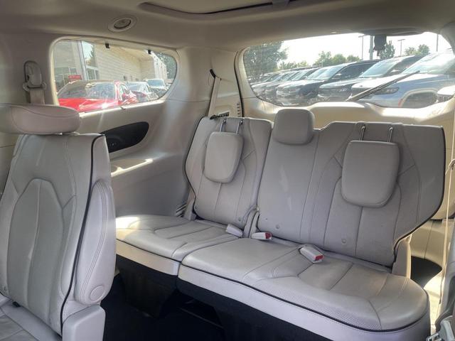 Photo of 2021 Billet Silver Metallic Clearcoat Chrysler Pacifica
