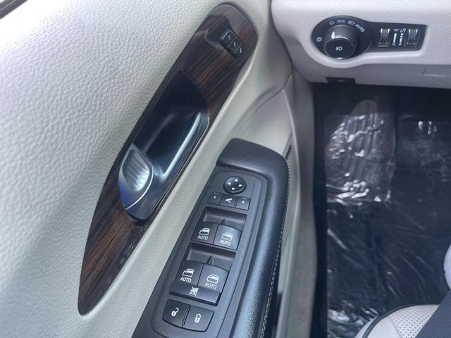 Photo of 2021 Billet Silver Metallic Clearcoat Chrysler Pacifica