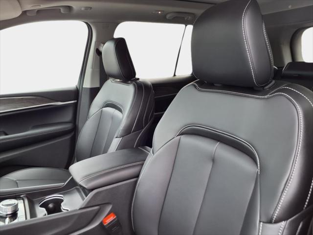 Photo of 2024 Silver Zynith Jeep Grand Cherokee 4xe