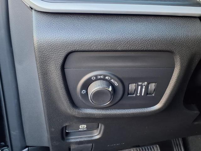 Photo of 2025 Diamond Black Crystal Pearlcoat Jeep Grand Cherokee L